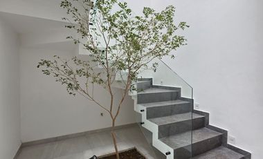 CASA EN VENTA 2 PLANTAS, 3 RECÁMARAS, 3 BAÑOS, ESTUDIO