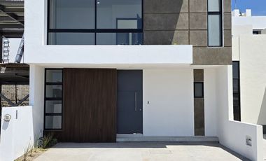 CASA EN VENTA 2 PLANTAS, 3 RECÁMARAS, 3 BAÑOS, ESTUDIO