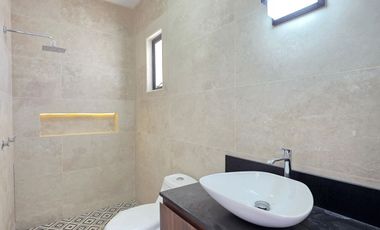 CASA EN VENTA 2 PLANTAS, 3 RECÁMARAS, 3 BAÑOS, ESTUDIO