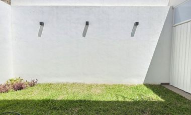 CASA EN VENTA 2 PLANTAS, 3 RECÁMARAS, 3 BAÑOS, ESTUDIO