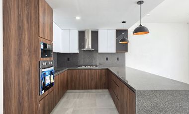 CASA EN VENTA 2 PLANTAS, 3 RECÁMARAS, 3 BAÑOS, ESTUDIO