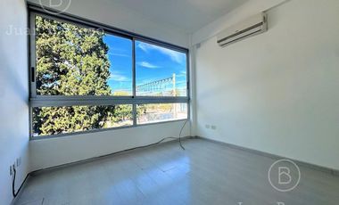 Venta Departamento de 3 ambientes con cochera. Temperley Oeste.