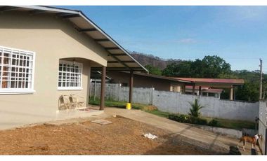 VENTA DE CASA EN DAVID DETRAS DEL MALL  COMPLETAMENTE CERCADA