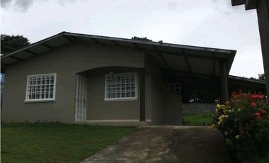 VENTA DE CASA EN DAVID DETRAS DEL MALL  COMPLETAMENTE CERCADA