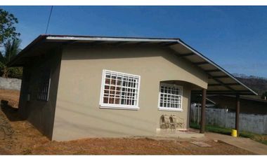 VENTA DE CASA EN DAVID DETRAS DEL MALL  COMPLETAMENTE CERCADA