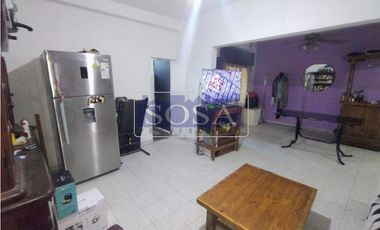 CASA MAS 2 DEPARTAMENTO Calle: Martinez Nº 175 (G. Catan)