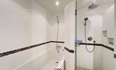 Beautiful renovated low-rise condo. Direct lap pool and private rare entrance @Wong Amart area.