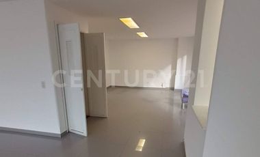 Oficina para venta en El Lago