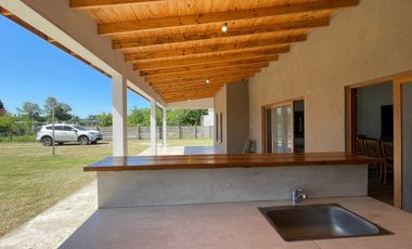 Venta casa con pileta Club de Campo La Colonia