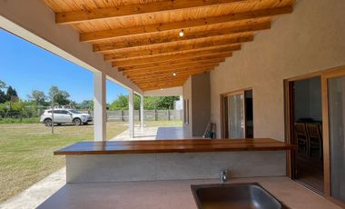 Venta casa con pileta Club de Campo La Colonia
