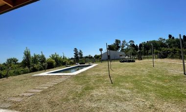 Venta casa con pileta Club de Campo La Colonia