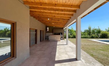 Venta casa con pileta Club de Campo La Colonia