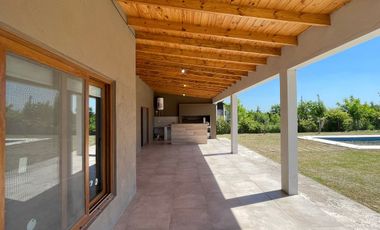 Venta casa con pileta Club de Campo La Colonia