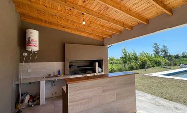 Venta casa con pileta Club de Campo La Colonia