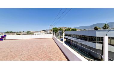 Gran propiedad comercial en Quillota, 800 m2., con 2 dptos., 2 locales y galpón.