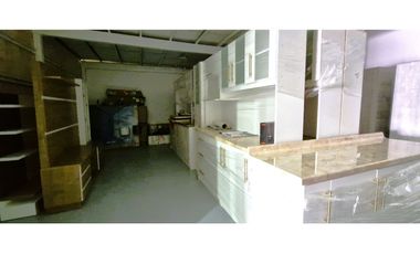 Gran propiedad comercial en Quillota, 800 m2., con 2 dptos., 2 locales y galpón.