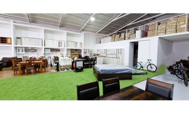 Gran propiedad comercial en Quillota, 800 m2., con 2 dptos., 2 locales y galpón.