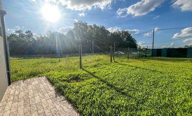 Casa en venta tres dormitorios con amplio jardín en Fincas de Ibarlucea, excelente oportunidad!!