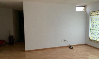 SE RENTA CASA EN JARDINES DE SAN MATEO