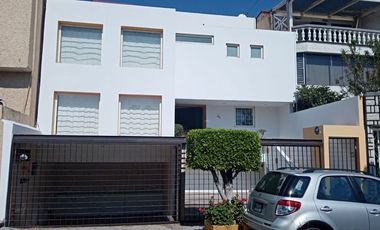 SE RENTA CASA EN JARDINES DE SAN MATEO