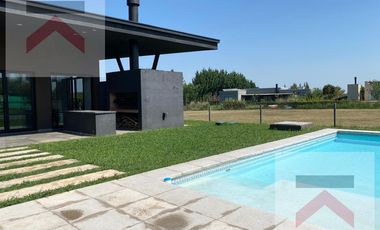 Casa 3 dorm Piscina Lote 1600m2 APTO CREDITO Barrio Cerrado Chacras de la Reserva Cardales