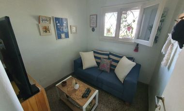 Departamento en  pimer piso con patio y cochera de 4 ambientes en Temperley Oeste