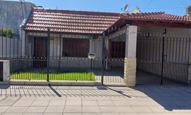 CASA VENTA 3 AMBIENTES Coronel Perdriel 2865 C/COCHERA (REMEDIOS DE ESCALADA)