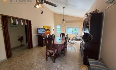 VENTA CASA EN FUNES DE 2 DORMITORIOS