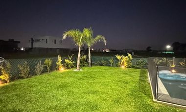 Casa en venta - 3 Dormitorios 3 Baños - 628Mts2 - Lagos de Canning