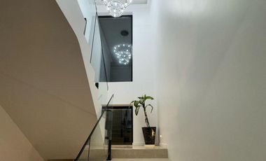 Casa en venta - 3 Dormitorios 3 Baños - 628Mts2 - Lagos de Canning