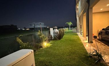 Casa en venta - 3 Dormitorios 3 Baños - 628Mts2 - Lagos de Canning