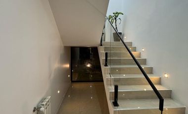 Casa en venta - 3 Dormitorios 3 Baños - 628Mts2 - Lagos de Canning
