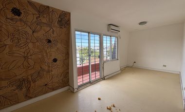 Muy buen departamento con excelentes accesos de 3 ambientes. San Isidro
