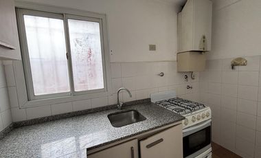 Muy buen departamento con excelentes accesos de 3 ambientes. San Isidro