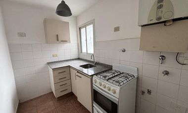 Muy buen departamento con excelentes accesos de 3 ambientes. San Isidro
