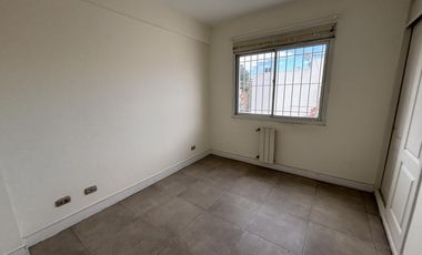 Muy buen departamento con excelentes accesos de 3 ambientes. San Isidro