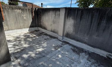 Departamento 2 ambientes con cochera doble independiente. VIcente Lopez