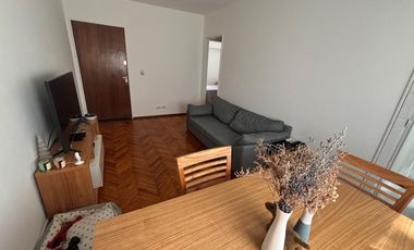 Departamento 2 ambientes con cochera doble independiente. VIcente Lopez