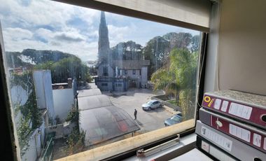 Venta Oficina 122 m2 con 2 cocheras Centro de San Isidro