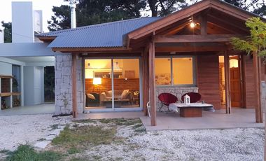 Casa en venta - 1 Dormitoio 1 Baño - Cochera - 150Mts2 - Las Lomas de Miramar