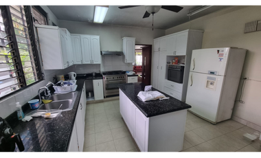 Casa de 2 pisos en Urbanización Obarrio