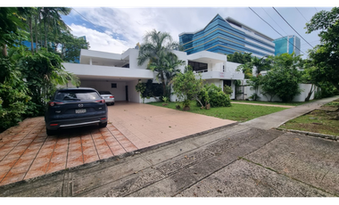 Casa de 2 pisos en Urbanización Obarrio