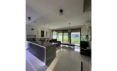 VENDO ESPECTACULAR CASA PH RIVERVIEW