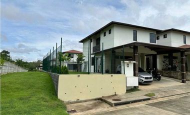 VENDO ESPECTACULAR CASA PH RIVERVIEW