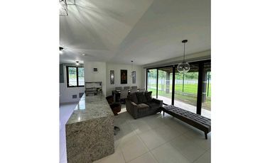 VENDO ESPECTACULAR CASA PH RIVERVIEW