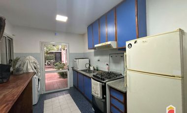 Villa Allende Golf. Casa en alquiler de 3 dormitorios cochera, pileta y parque