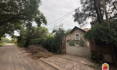 Villa Allende Golf. Casa en alquiler de 3 dormitorios cochera, pileta y parque