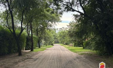 Villa Allende Golf. Casa en alquiler de 3 dormitorios cochera, pileta y parque