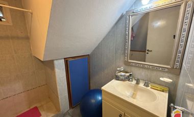 Villa Allende Golf. Casa en alquiler de 3 dormitorios cochera, pileta y parque