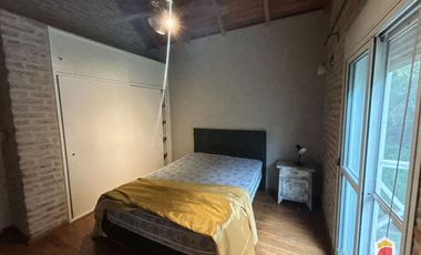 Villa Allende Golf. Casa en alquiler de 3 dormitorios cochera, pileta y parque